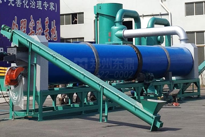 雞糞烘干機是一種專門用于處理禽畜糞便（如雞糞、牛糞、豬糞等）的干燥設備，通過脫水、高溫熱風烘干、消毒滅菌、除臭等工序，將高含水量的糞便轉化為低含水量的有機肥料或飼料，實現(xiàn)了畜禽糞便的快速高效利用。