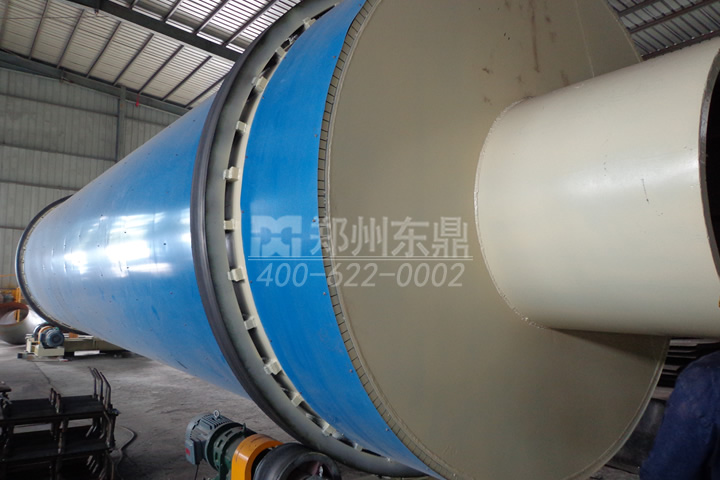 樹皮烘干機可以解決塊莖大、長度長些的樹皮、樹枝、棕櫚絲物料烘干