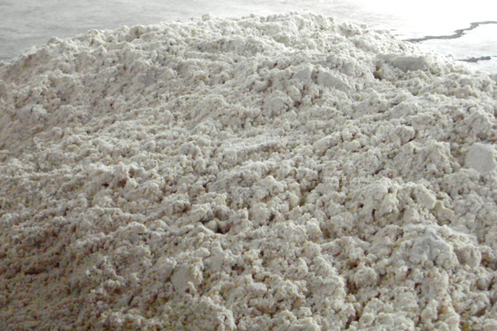 東鼎豆渣烘干機(jī)生產(chǎn)線的工藝參數(shù)和各設(shè)備技術(shù)參數(shù)及結(jié)構(gòu)的選取和設(shè)計(jì)是在經(jīng)過(guò)對(duì)豆渣物料的認(rèn)真分析研究才得出。