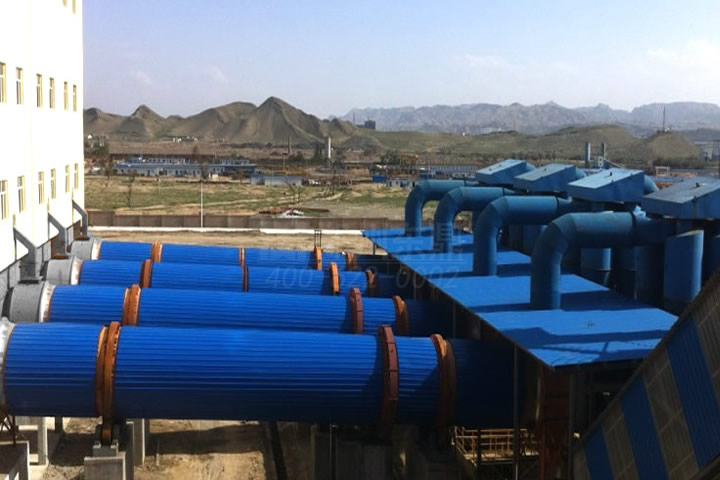 東鼎礦渣烘干機(jī)生產(chǎn)線可用于烘干水渣鋼渣、粉煤灰、電石渣、脫硫石膏、粘土、河沙、石英沙等礦渣物料。該系統(tǒng)采用新型三層烘干工藝，全套烘干設(shè)備設(shè)計合理，制作精良，性能穩(wěn)