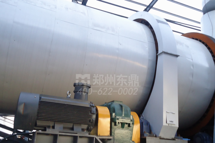 大型精礦粉球團(tuán)類烘干機(jī)設(shè)備是一種處理能力大、穩(wěn)定高效、自動(dòng)化程度高的專用烘干器，適用于鐵精礦、錳礦粉、鈷礦粉、銅精礦、金礦粉、鉛精粉、錫礦粉、汞礦粉、磷精礦、鉬精礦等精礦