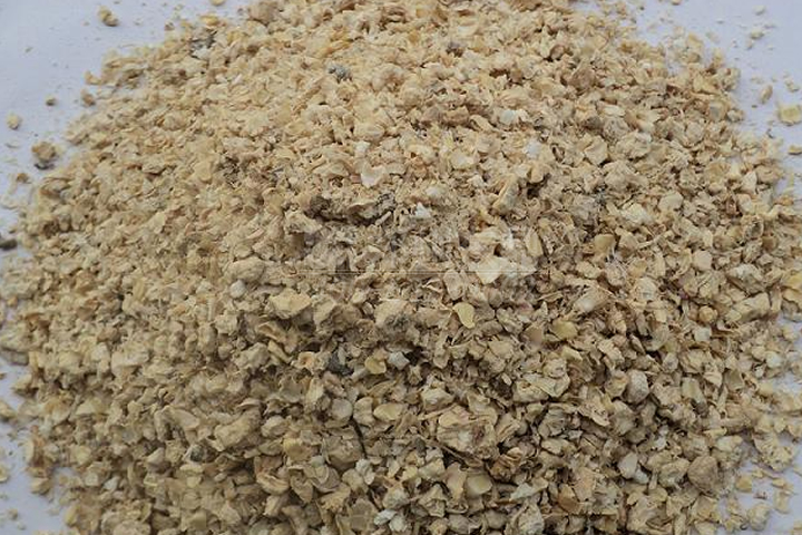 菌菇渣烘干機(jī)通過熱能轉(zhuǎn)換快速將菌渣中的多余水分脫除，改善了菌渣的儲裝運特性。